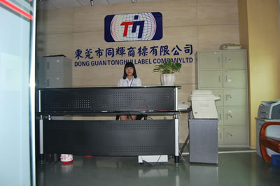 服裝吊牌供應(yīng)商為你講解服裝吊牌制作、印刷流程。